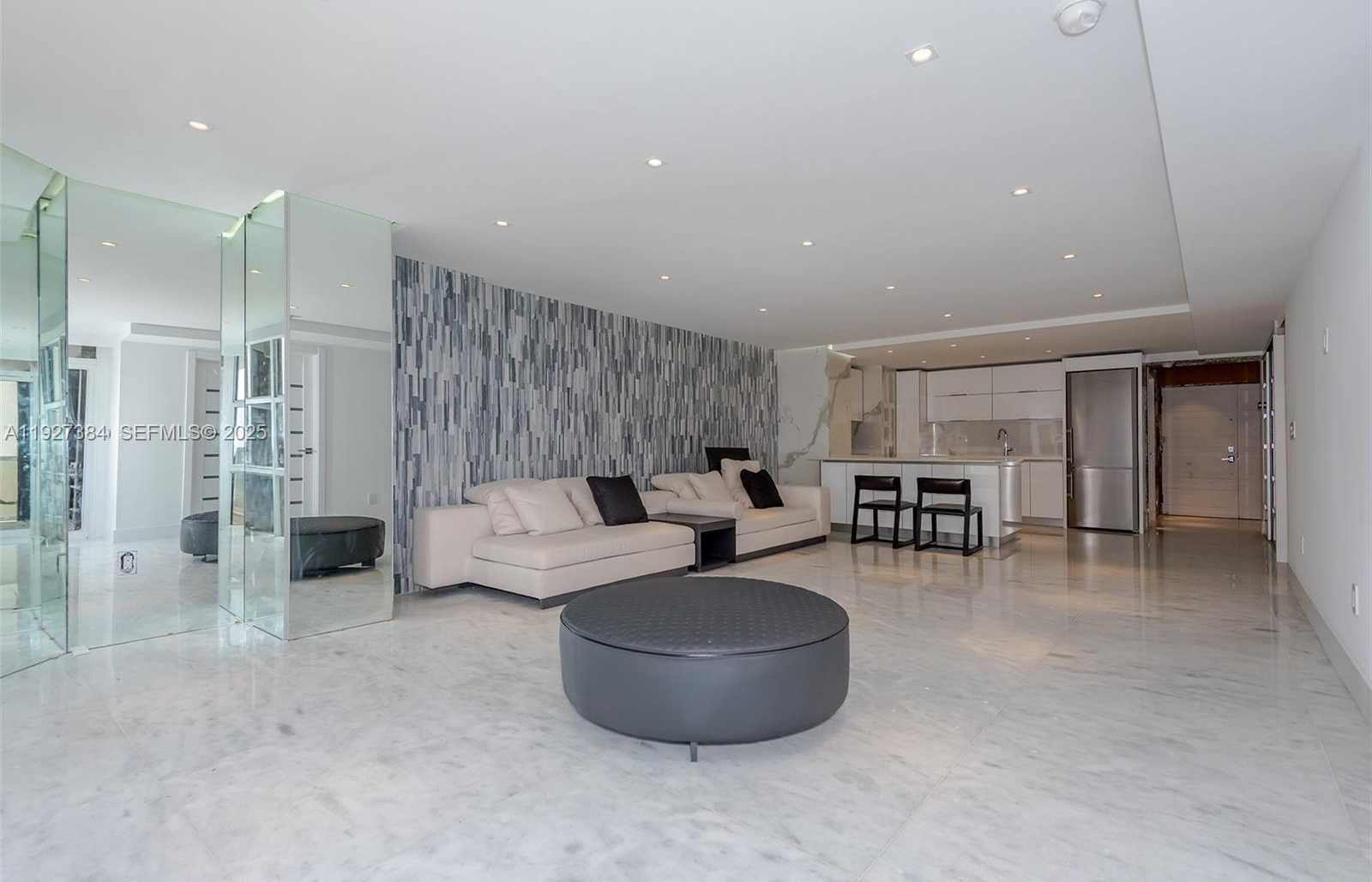 Small Image of 6423 COLLINS AVE #304, Miami Beach Number 4