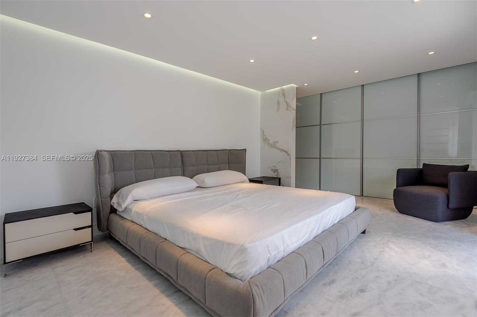 Small Image of 6423 COLLINS AVE #304, Miami Beach Number 7