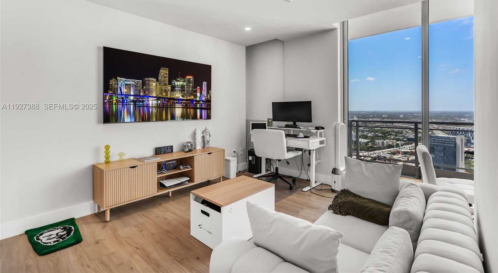 Small Image of 92 SOUTH WEST 3RD ST #5204, Miami Number 24