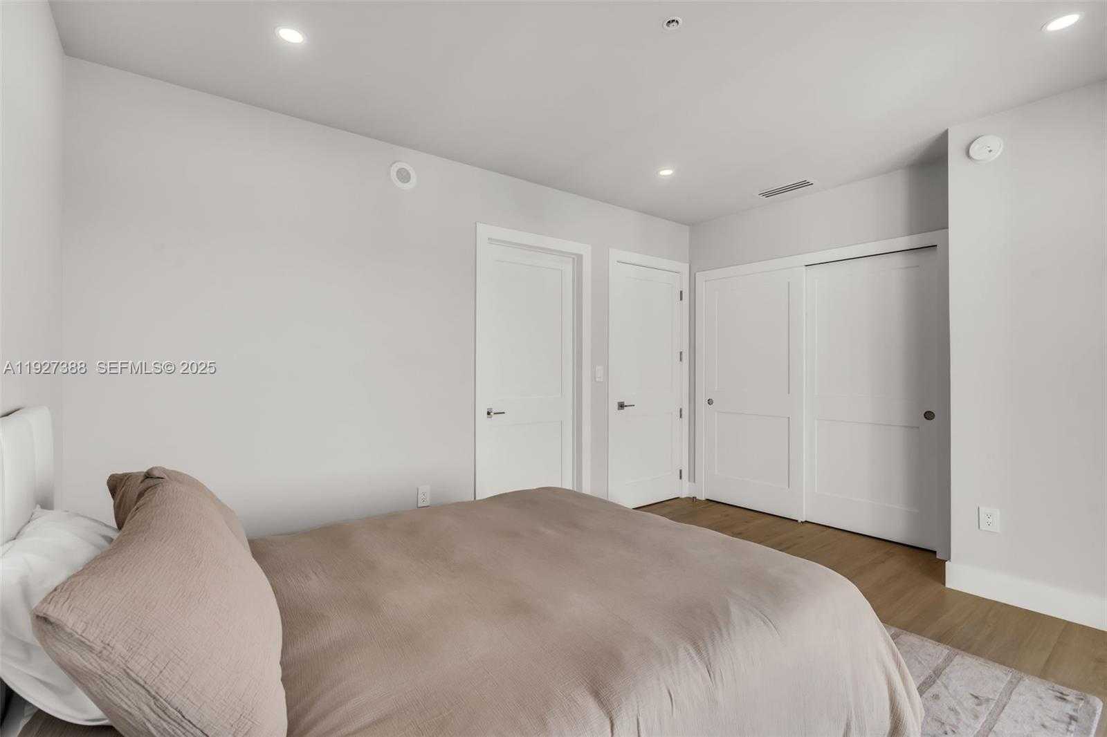 Small Image of 92 SOUTH WEST 3RD ST #5204, Miami Number 30