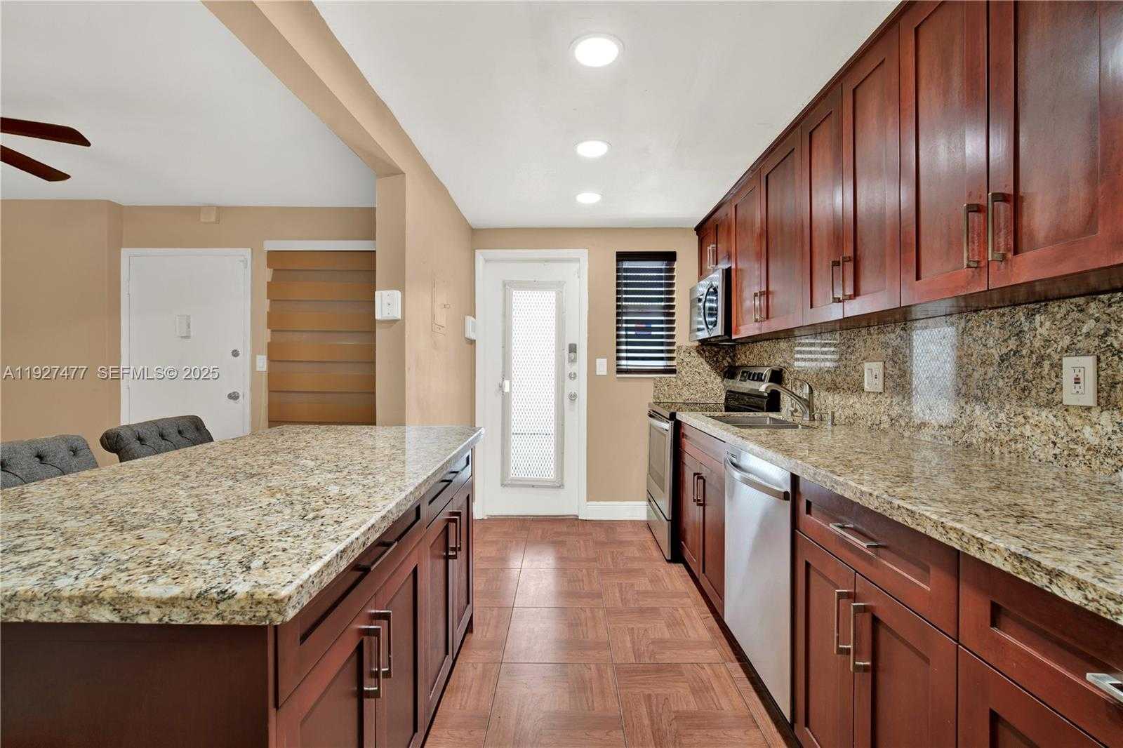 Small Image of 1340 LINCOLN RD #207, Miami Beach Number 3