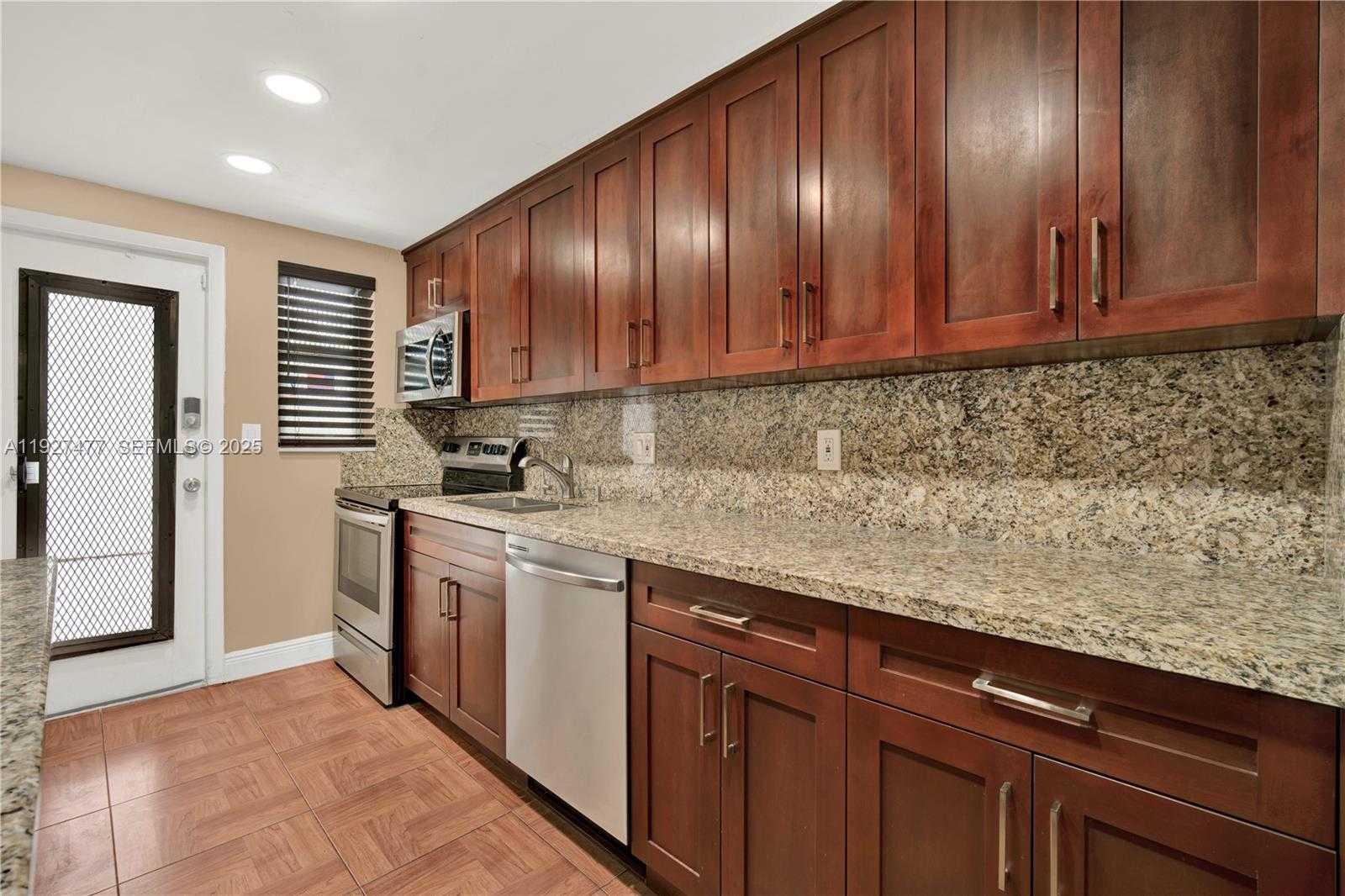 Small Image of 1340 LINCOLN RD #207, Miami Beach Number 4