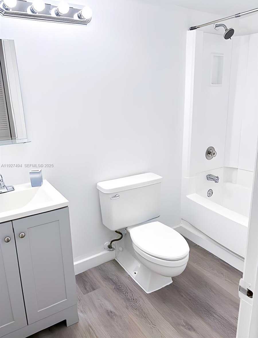 Small Image of 14301 NORTH KENDALL DR #310B, Miami Number 10