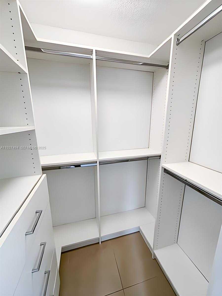 Small Image of 14301 NORTH KENDALL DR #310B, Miami Number 9