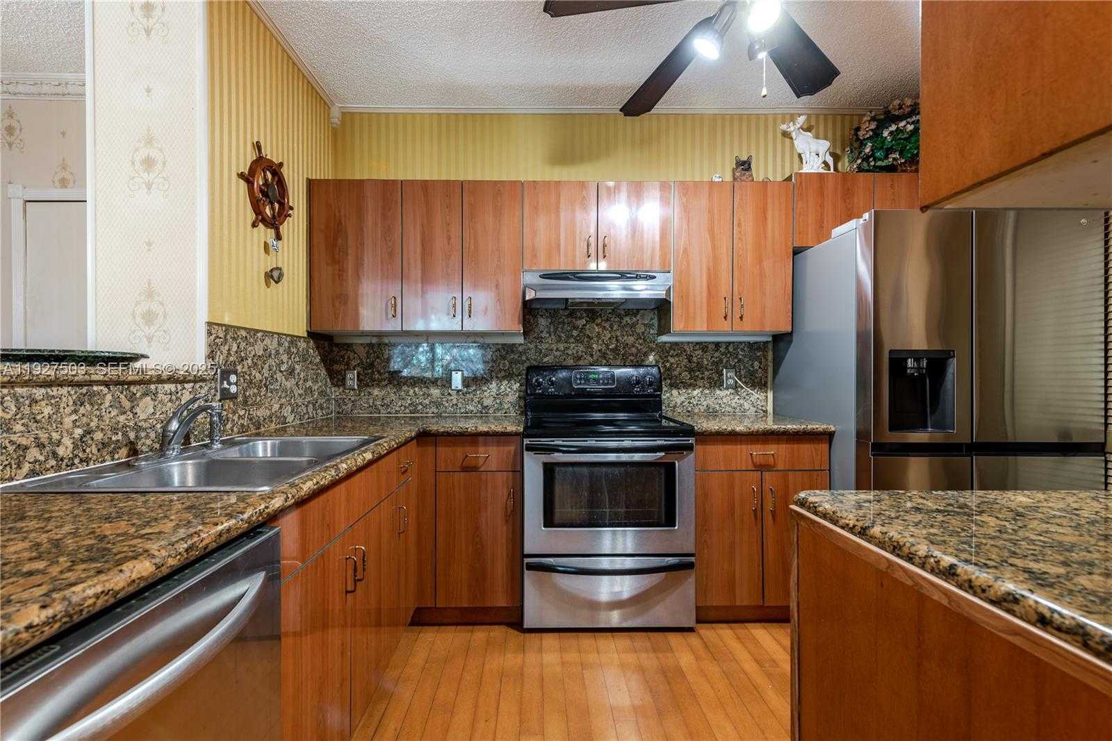 Small Image of 19601 EAST COUNTRY CLUB DR #7102, Aventura Number 16