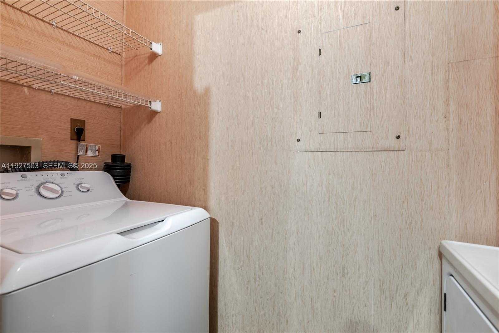 Small Image of 19601 EAST COUNTRY CLUB DR #7102, Aventura Number 31