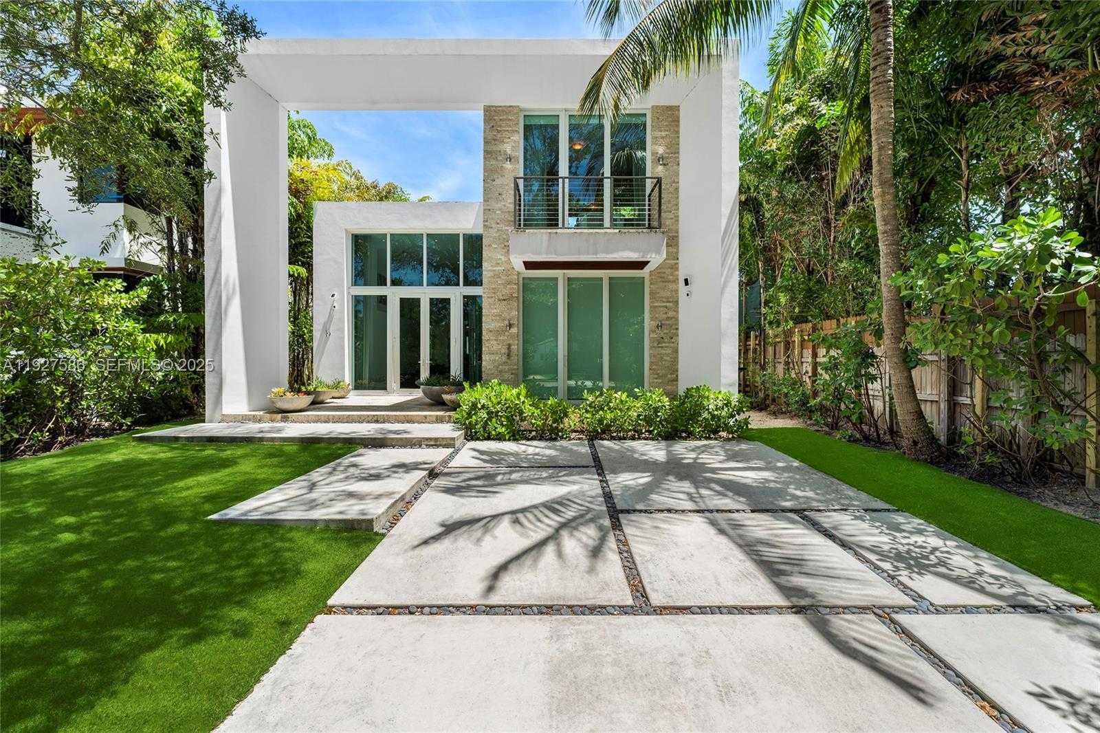 Small Image of 335 WEST 46TH ST, Miami Beach Number 1