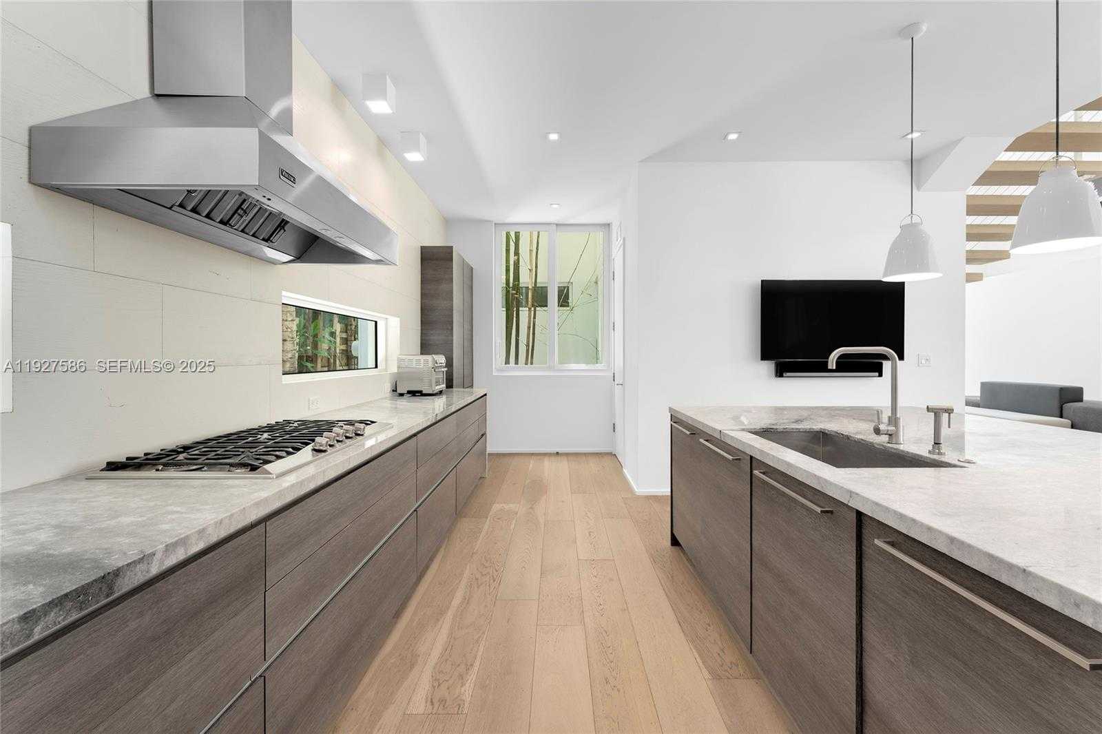 Small Image of 335 WEST 46TH ST, Miami Beach Number 27