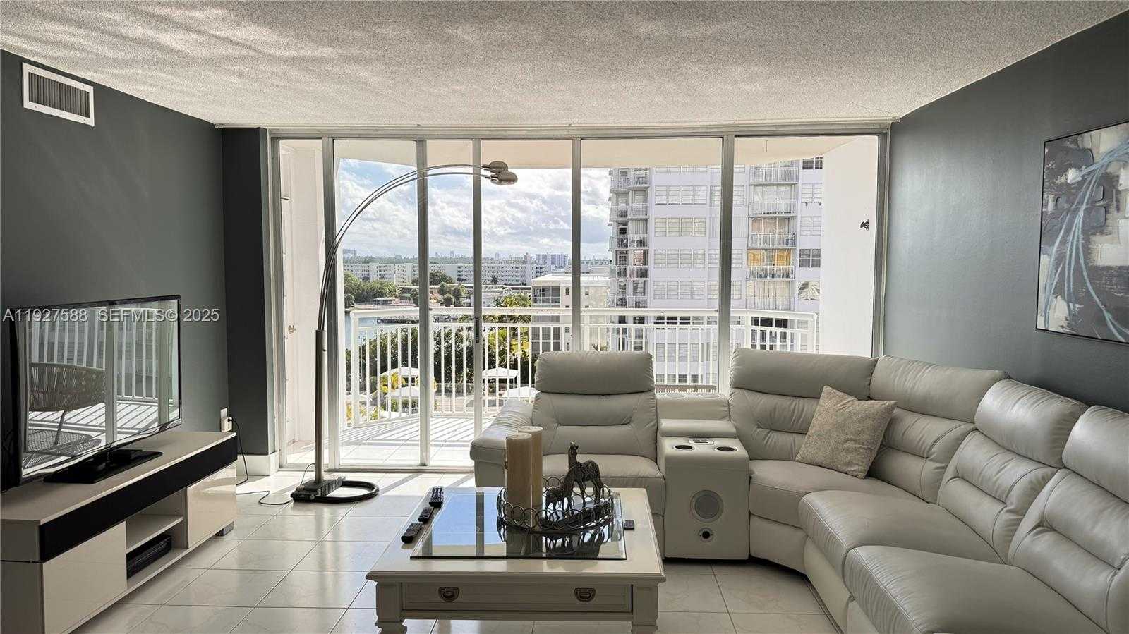Small Image of 18071 BISCAYNE BLVD #704, Aventura Number 15