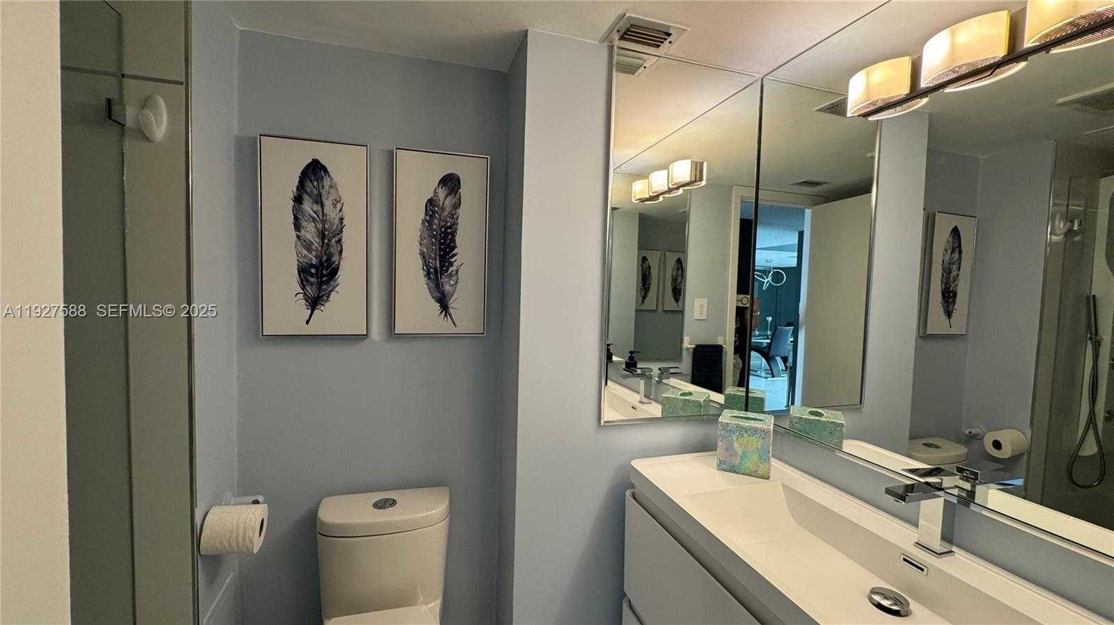 Small Image of 18071 BISCAYNE BLVD #704, Aventura Number 17