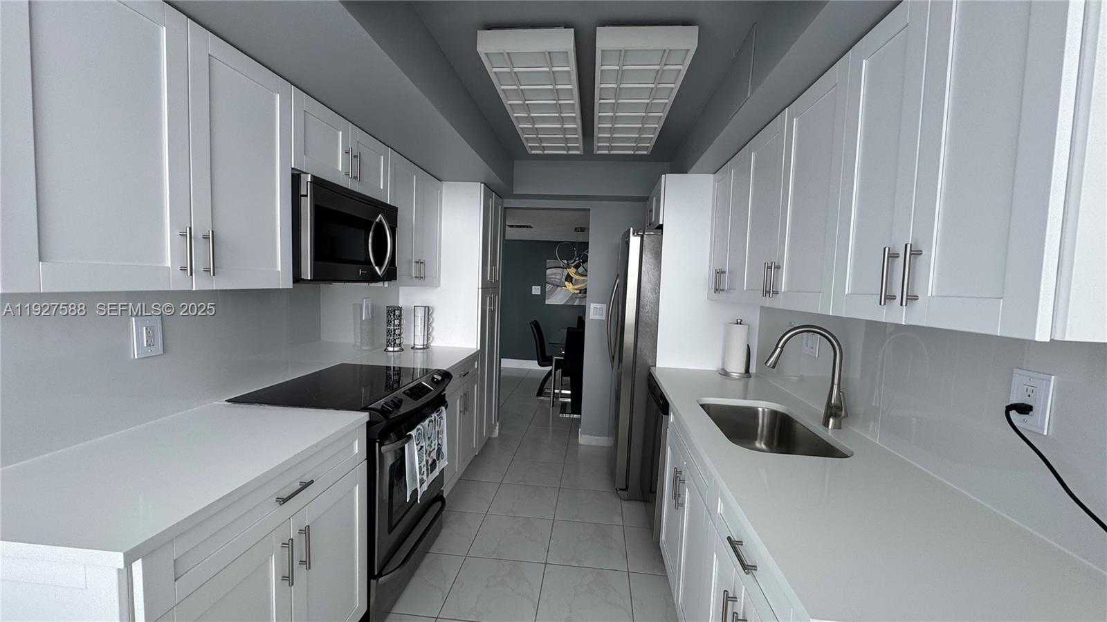 Small Image of 18071 BISCAYNE BLVD #704, Aventura Number 2