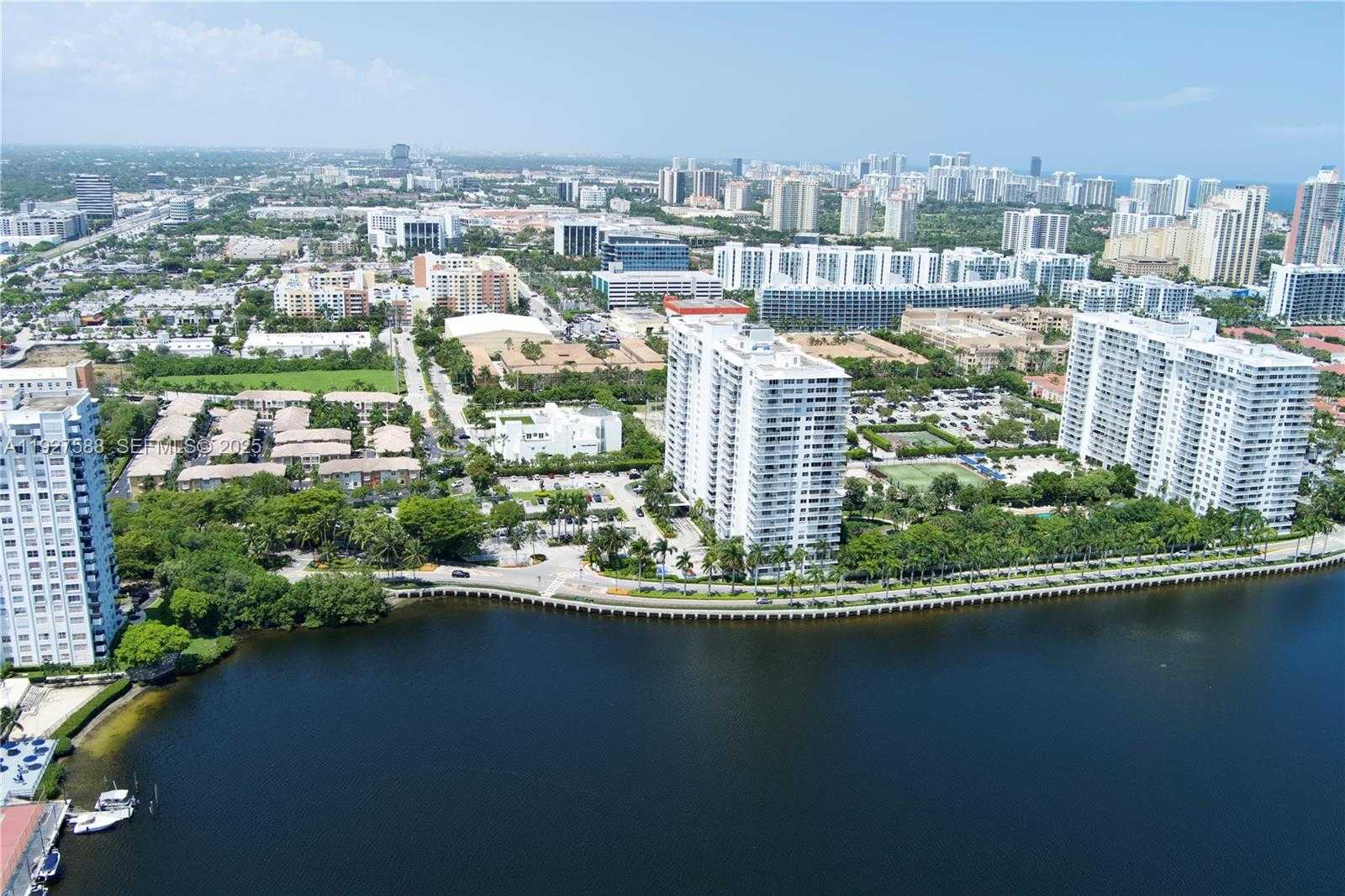 Small Image of 18071 BISCAYNE BLVD #704, Aventura Number 35
