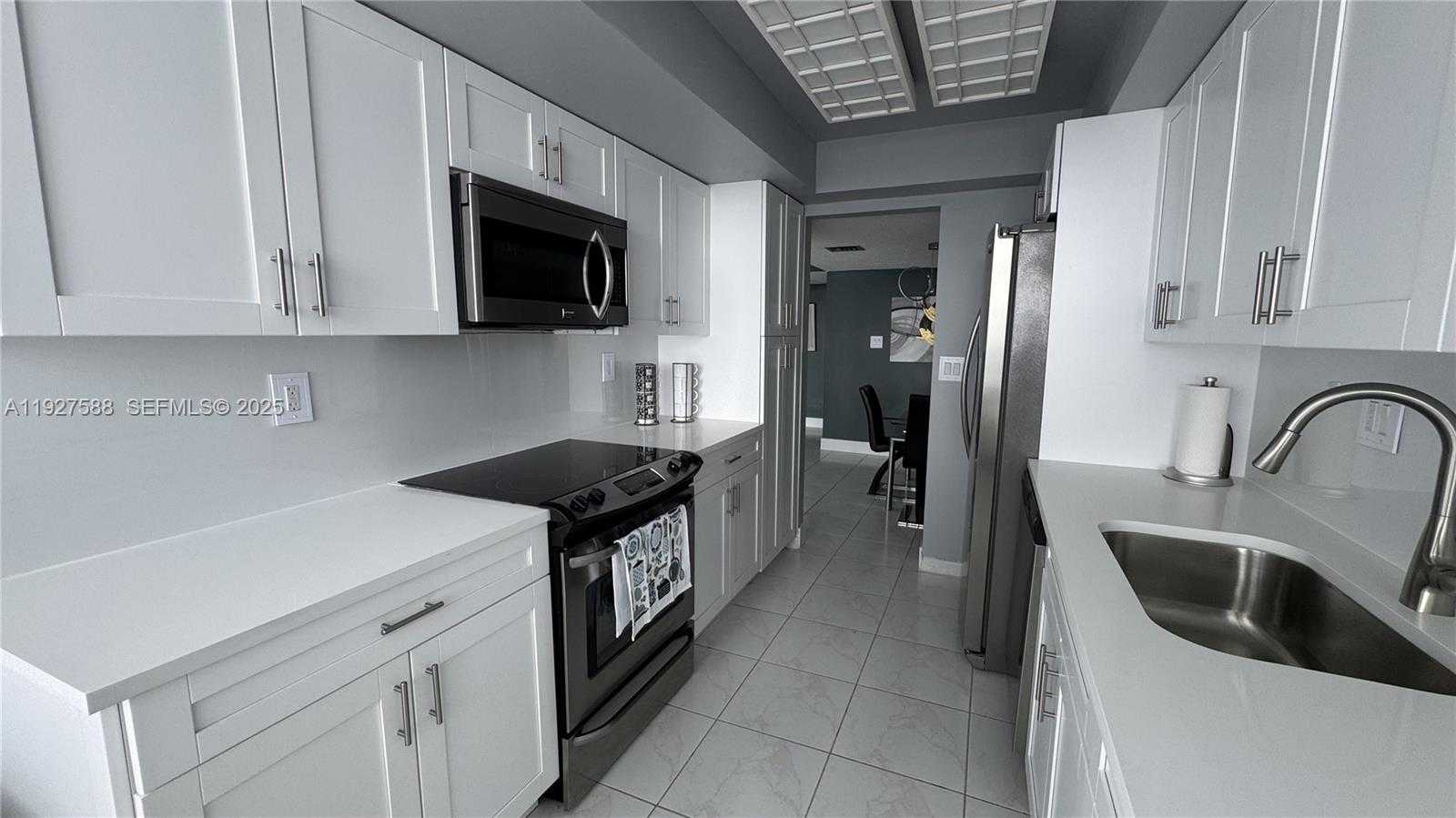 Small Image of 18071 BISCAYNE BLVD #704, Aventura Number 4