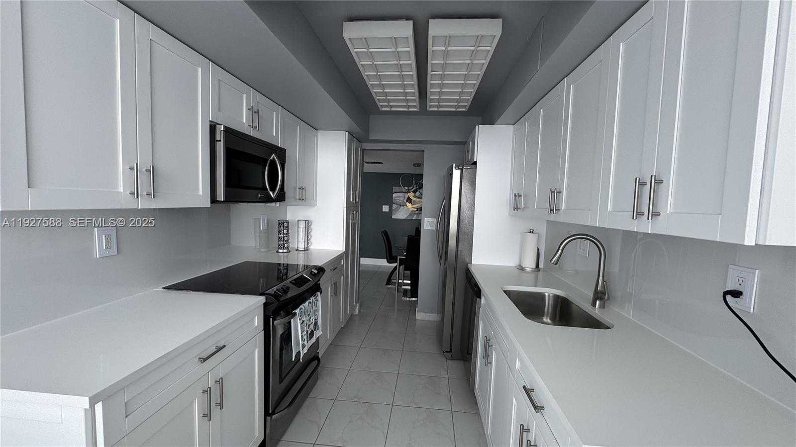 Small Image of 18071 BISCAYNE BLVD #704, Aventura Number 5