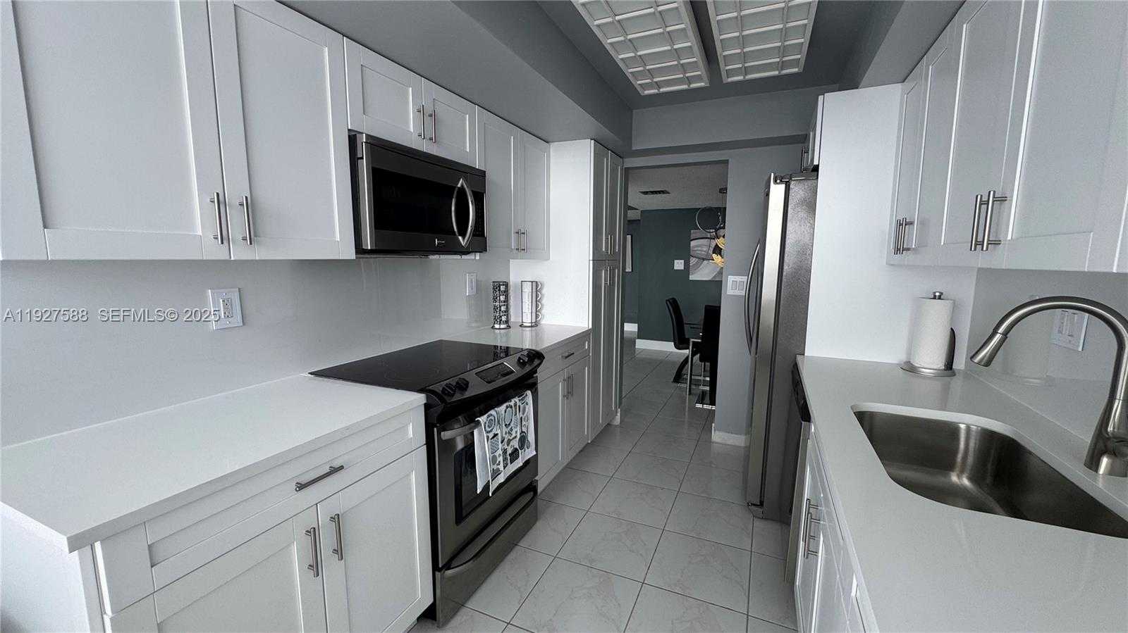 Small Image of 18071 BISCAYNE BLVD #704, Aventura Number 6