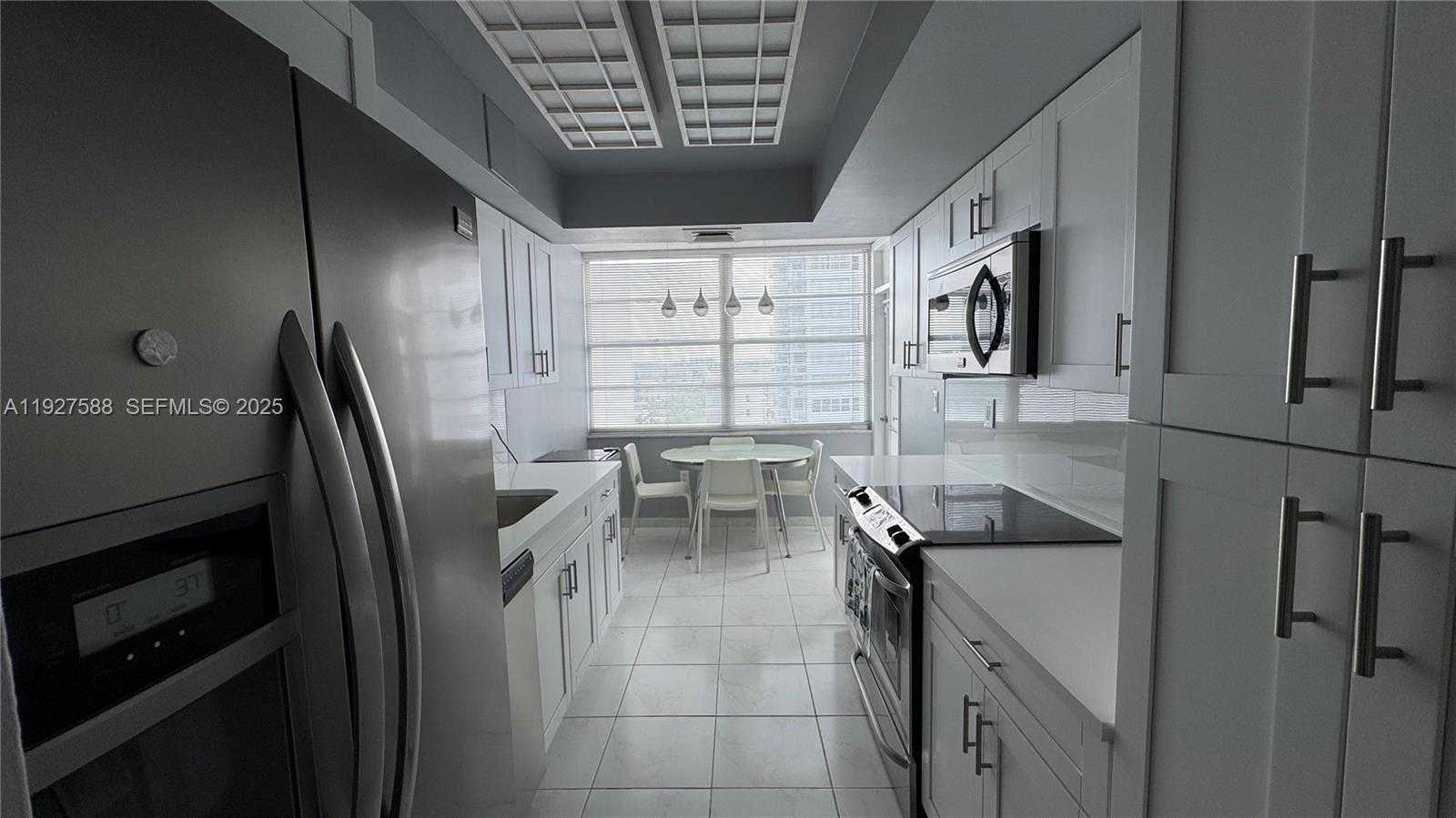 Small Image of 18071 BISCAYNE BLVD #704, Aventura Number 7