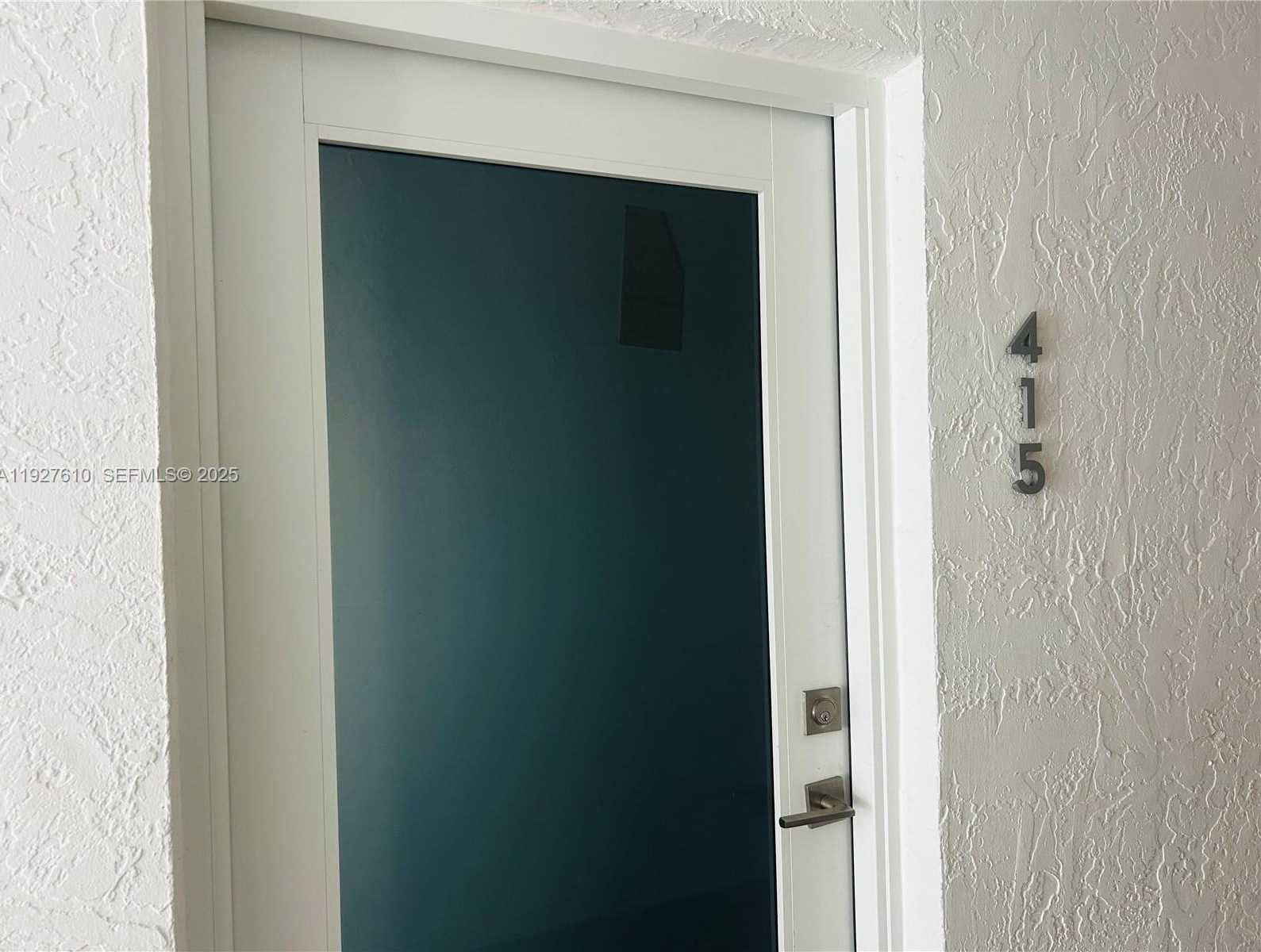 Small Image of 1665 BAY RD #415, Miami Beach Number 2