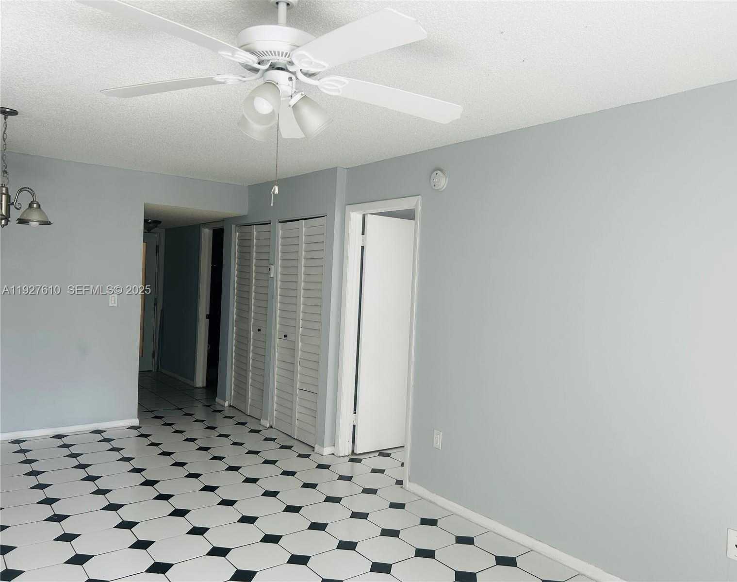 Small Image of 1665 BAY RD #415, Miami Beach Number 3