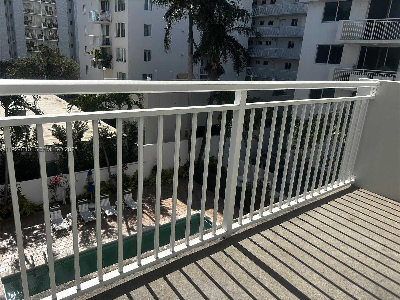 Small Image of 1665 BAY RD #415, Miami Beach Number 4