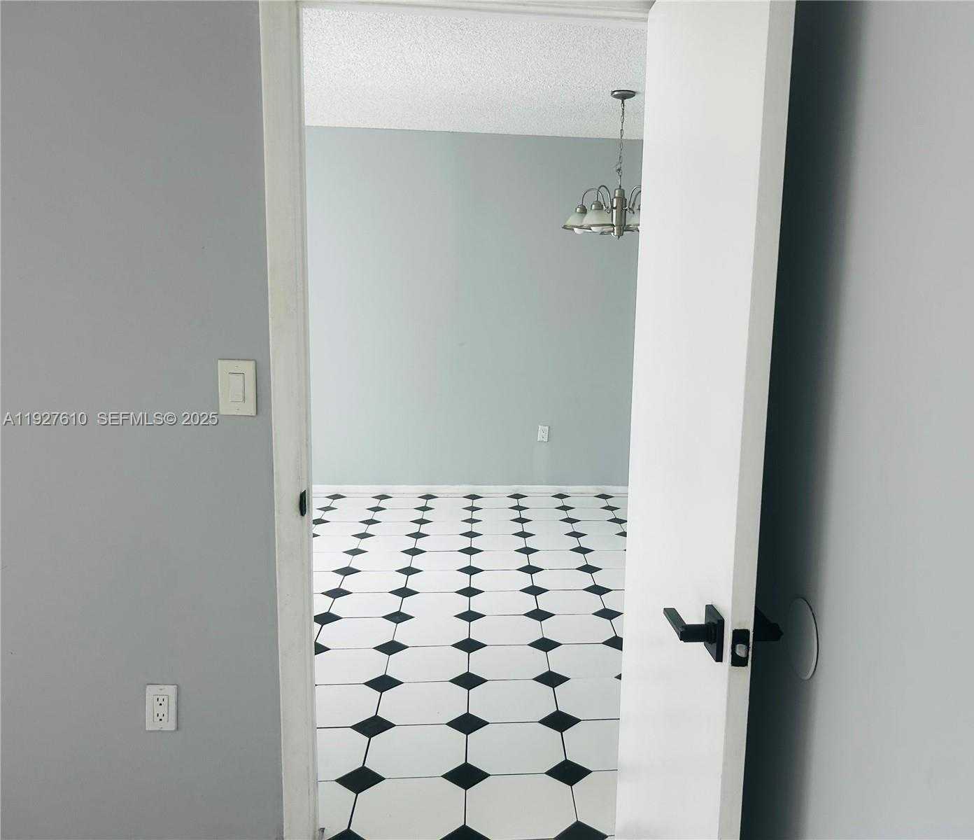 Small Image of 1665 BAY RD #415, Miami Beach Number 6
