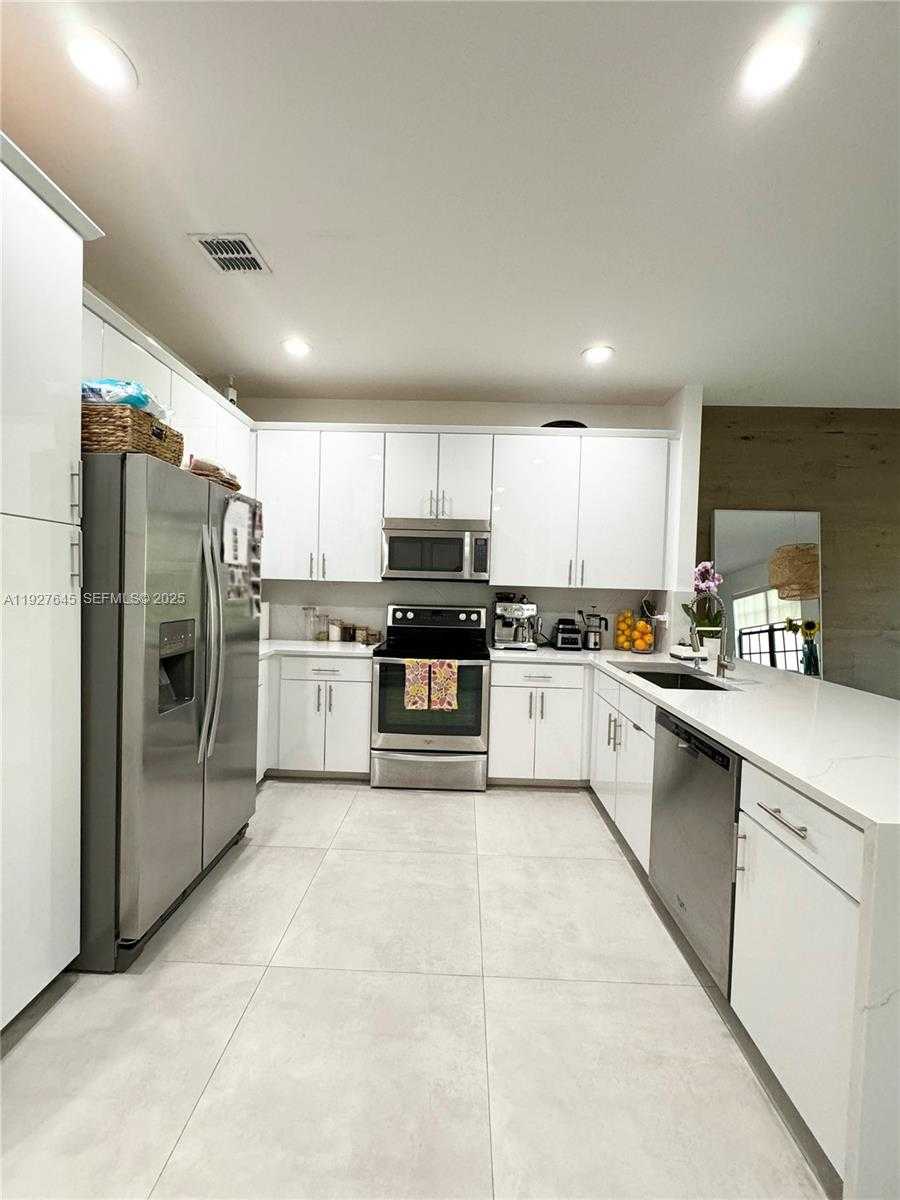 Small Image of 13017 SOUTH RIVERWALK CIR S, Plantation Number 13