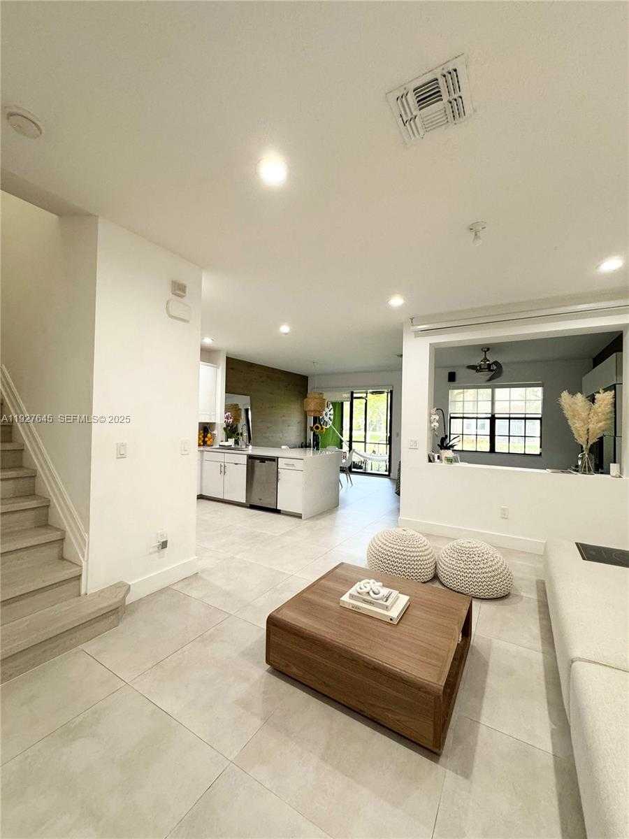 Small Image of 13017 SOUTH RIVERWALK CIR S, Plantation Number 5