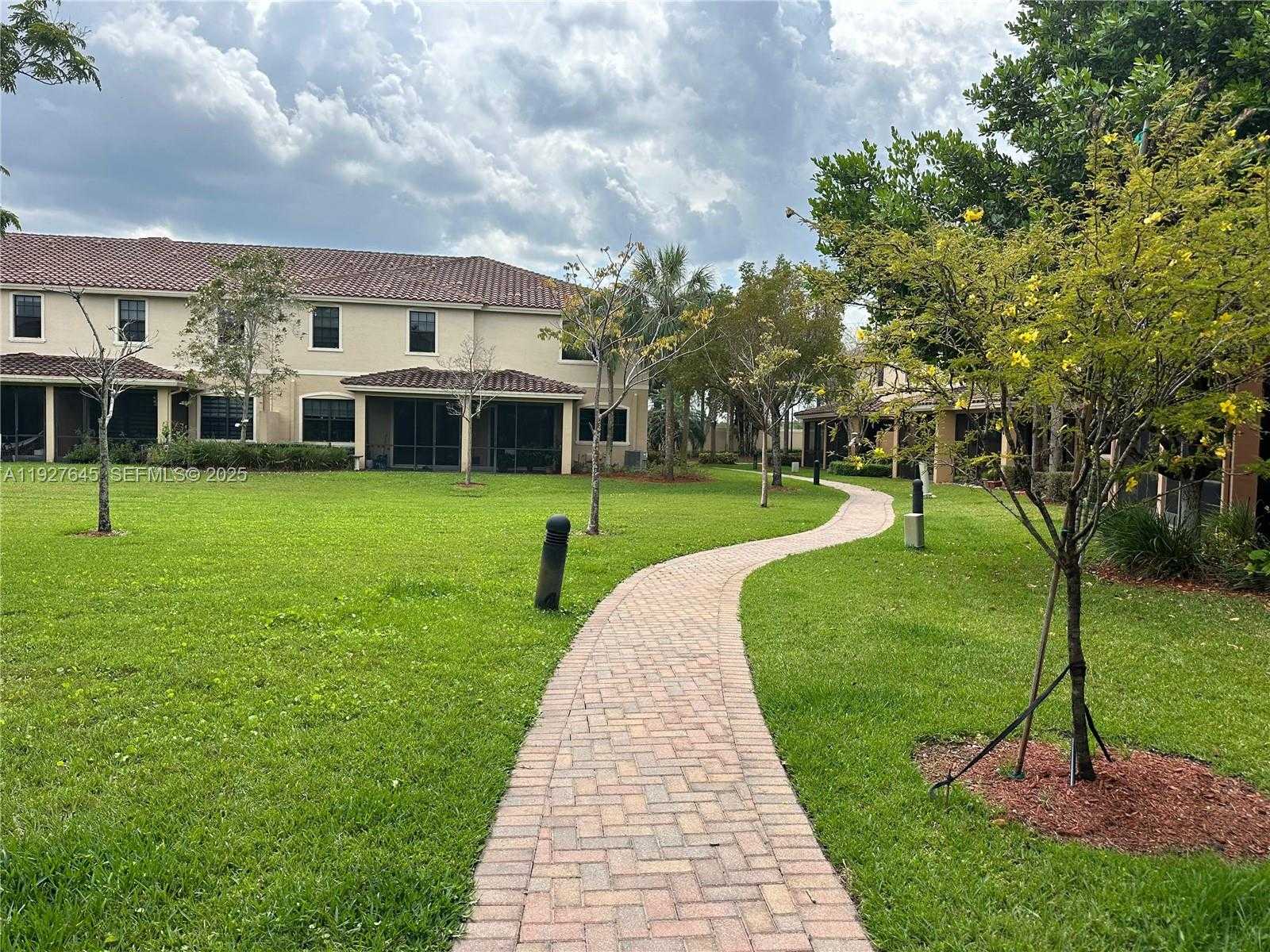 Small Image of 13017 SOUTH RIVERWALK CIR S, Plantation Number 54