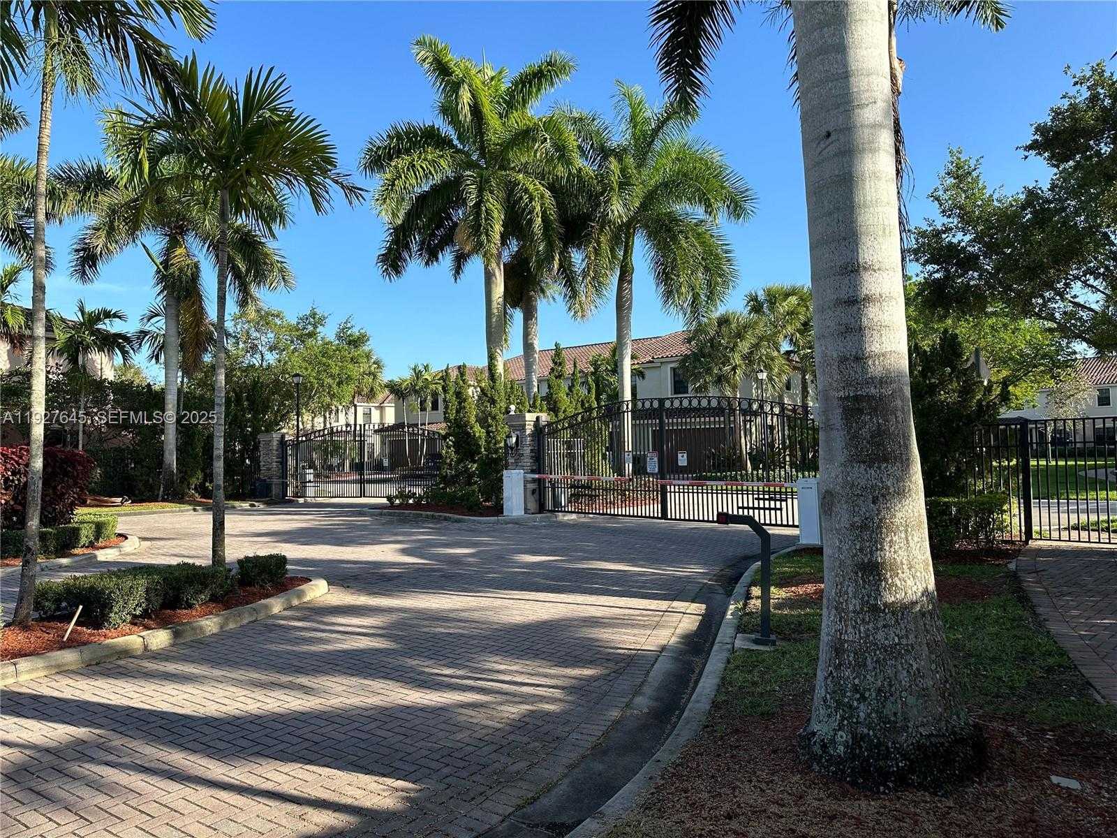 Small Image of 13017 SOUTH RIVERWALK CIR S, Plantation Number 70