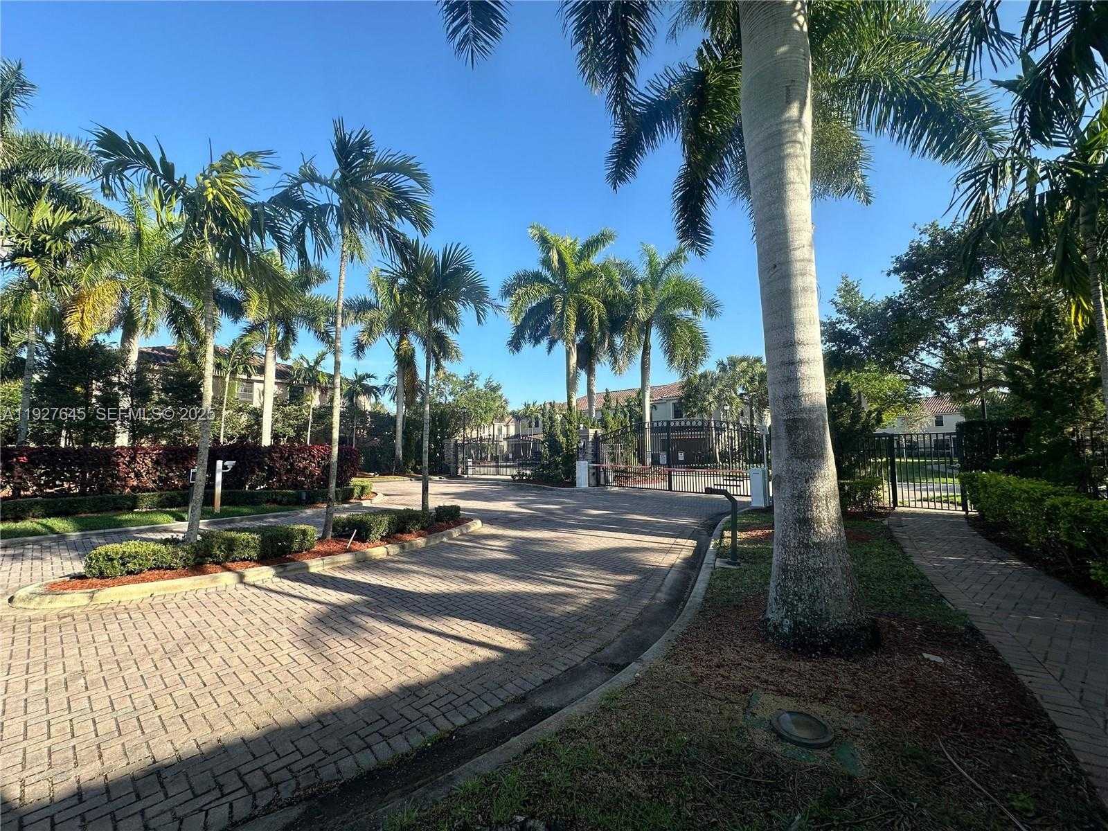 Small Image of 13017 SOUTH RIVERWALK CIR S, Plantation Number 72