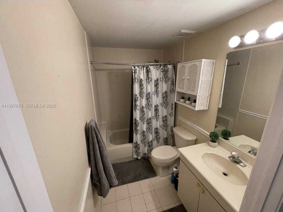 Small Image of 6440 NORTH WEST 114TH AVE #404, Doral Number 8