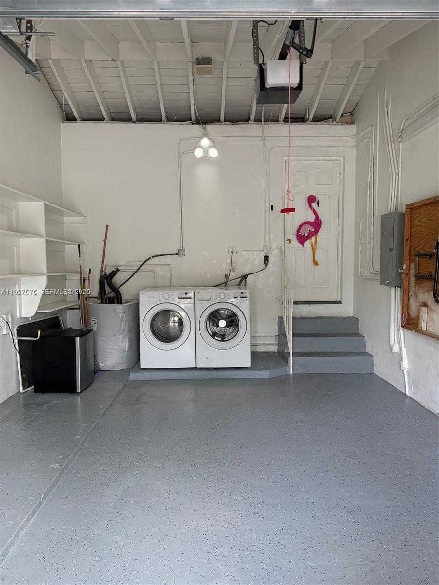 Small Image of 819 CAPRI ST, Coral Gables Number 10