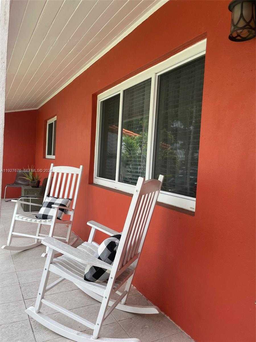Small Image of 819 CAPRI ST, Coral Gables Number 11