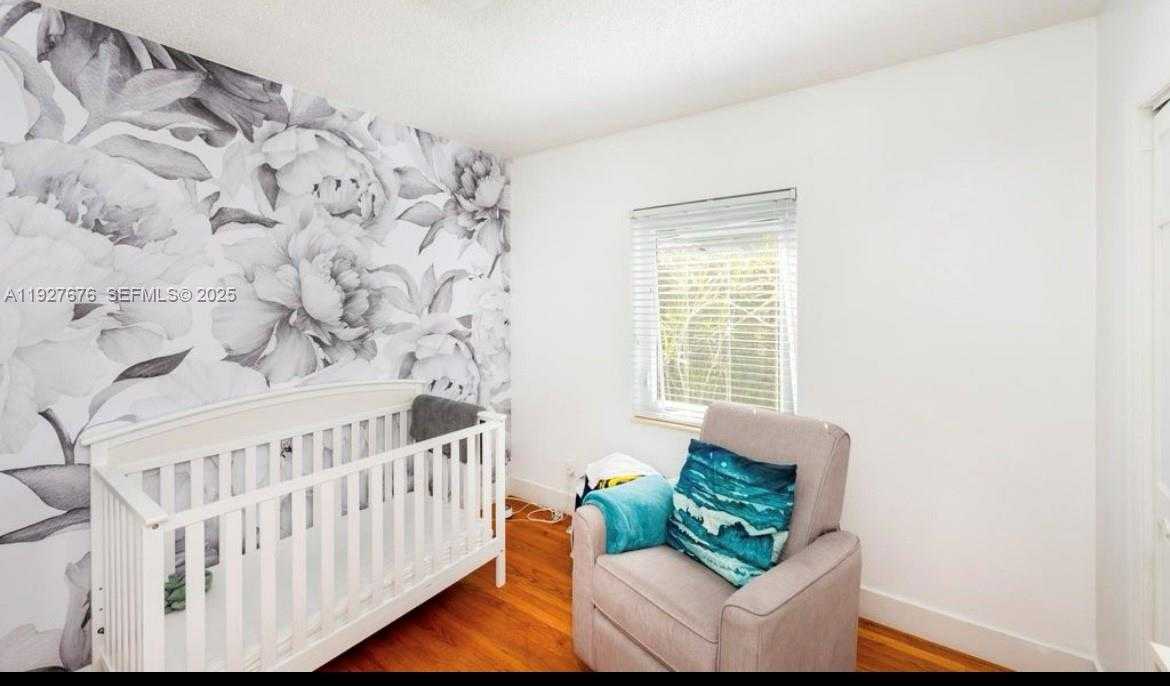 Small Image of 819 CAPRI ST, Coral Gables Number 5