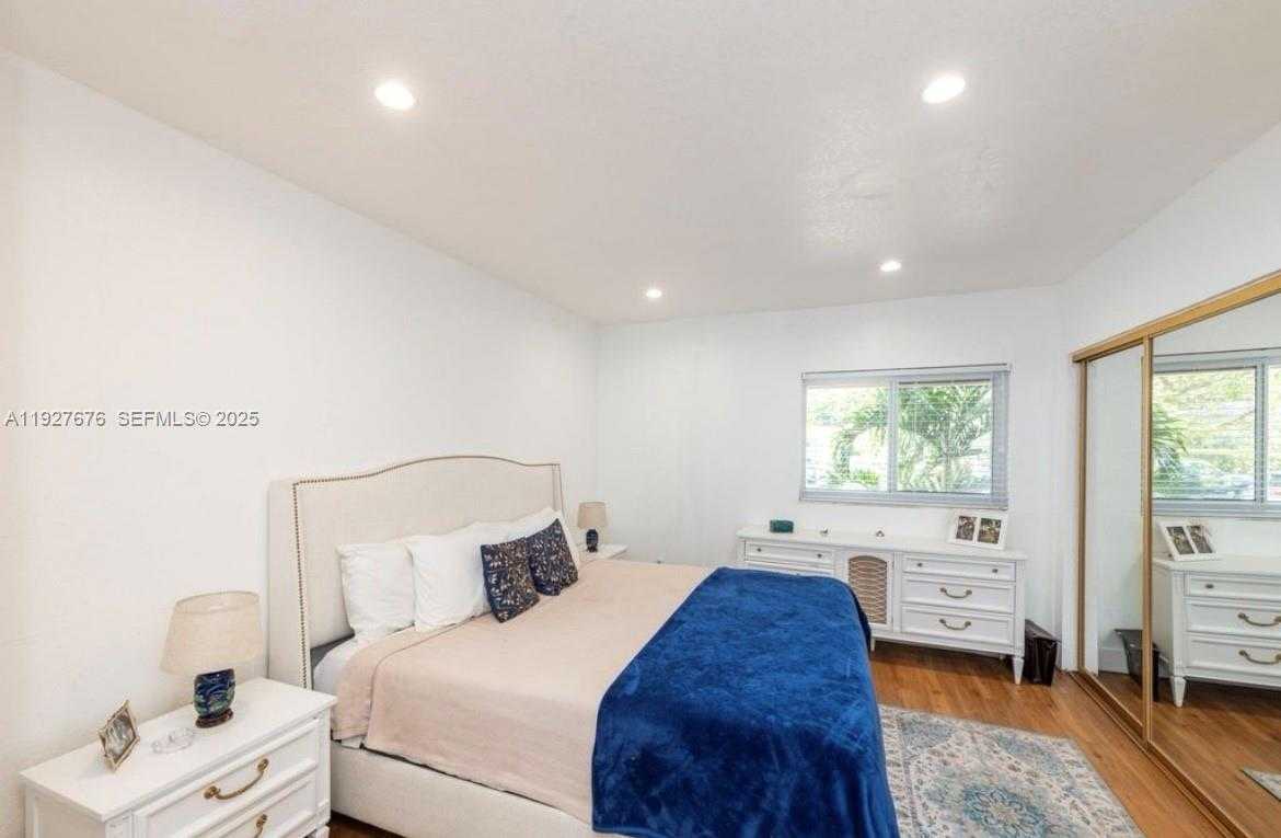 Small Image of 819 CAPRI ST, Coral Gables Number 6