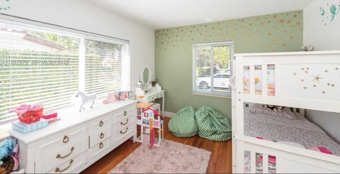 Small Image of 819 CAPRI ST, Coral Gables Number 7