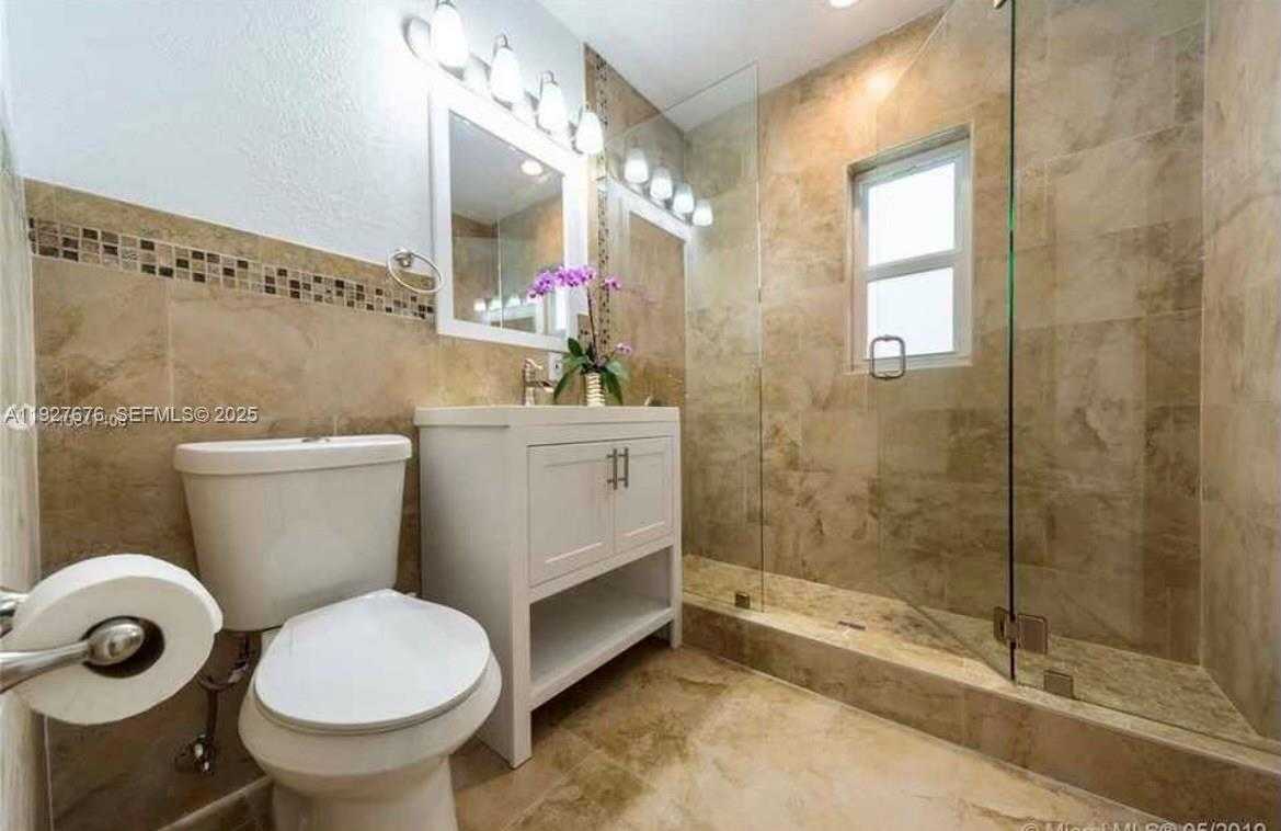 Small Image of 819 CAPRI ST, Coral Gables Number 8