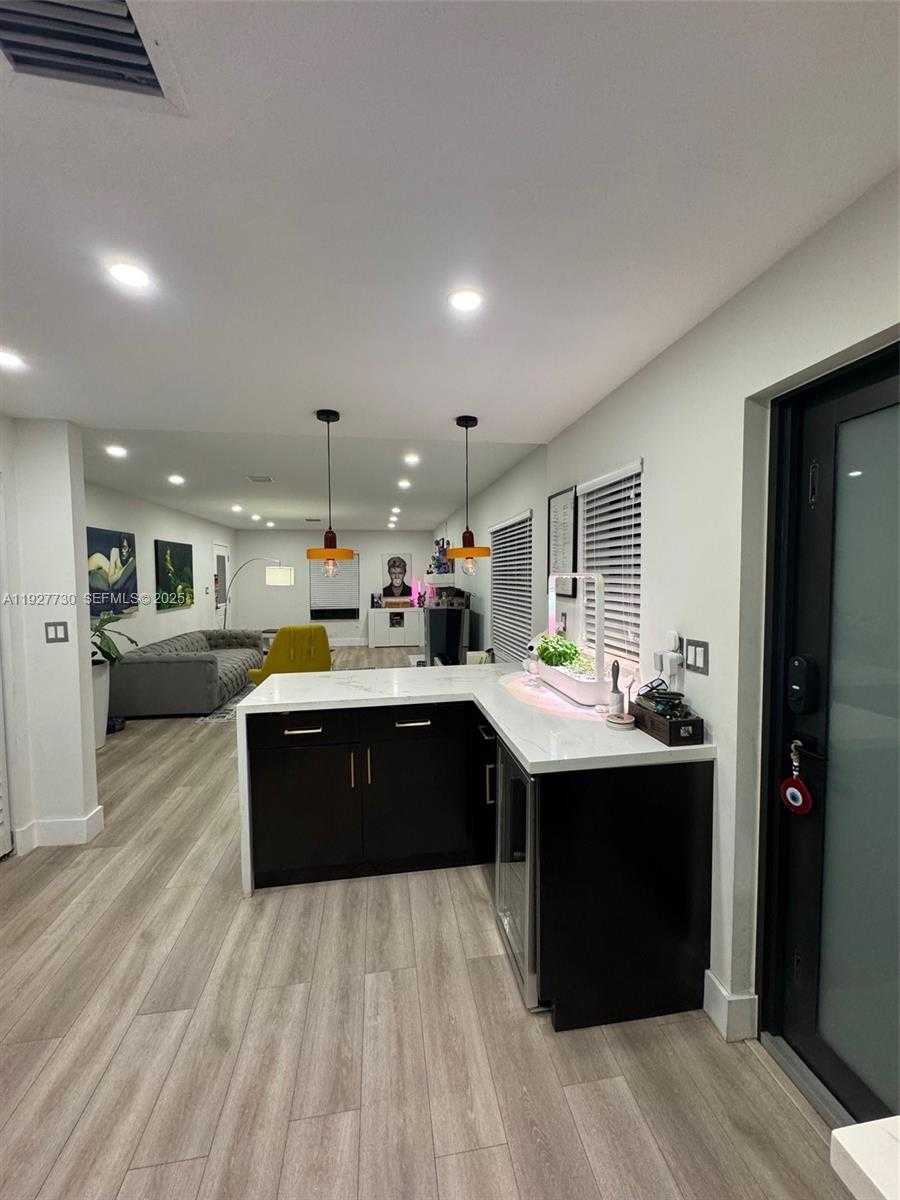 Small Image of 557 NORTH WEST 44ST #front, Miami Number 12