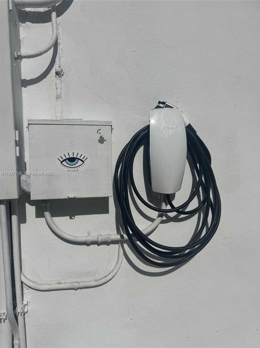 Small Image of 557 NORTH WEST 44ST #front, Miami Number 14