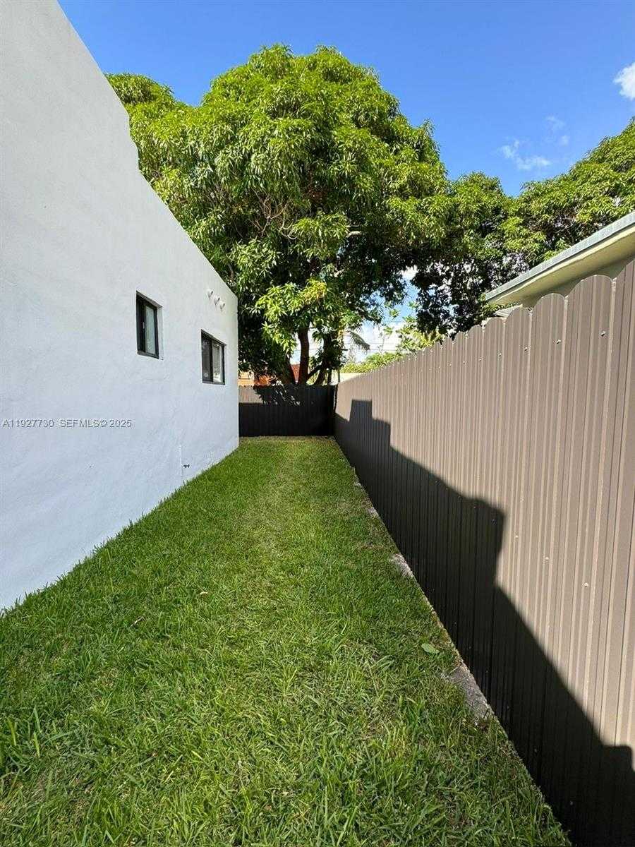 Small Image of 557 NORTH WEST 44ST #front, Miami Number 4