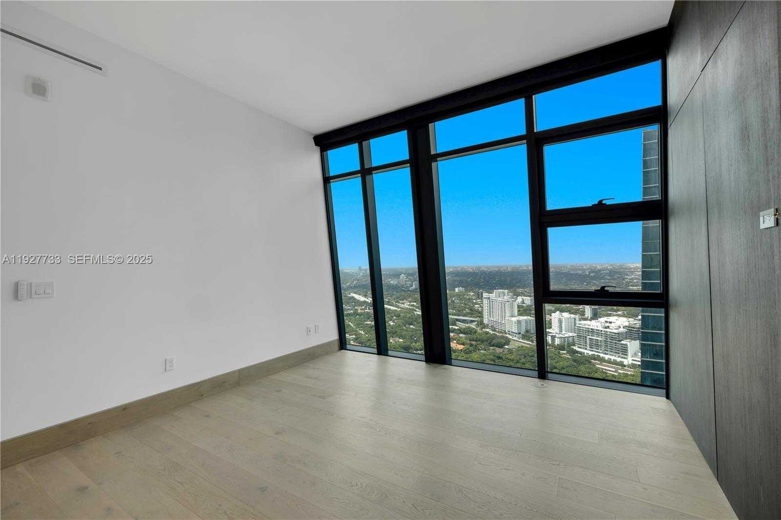 Small Image of 1451 BRICKELL AVE #4403, Miami Number 16