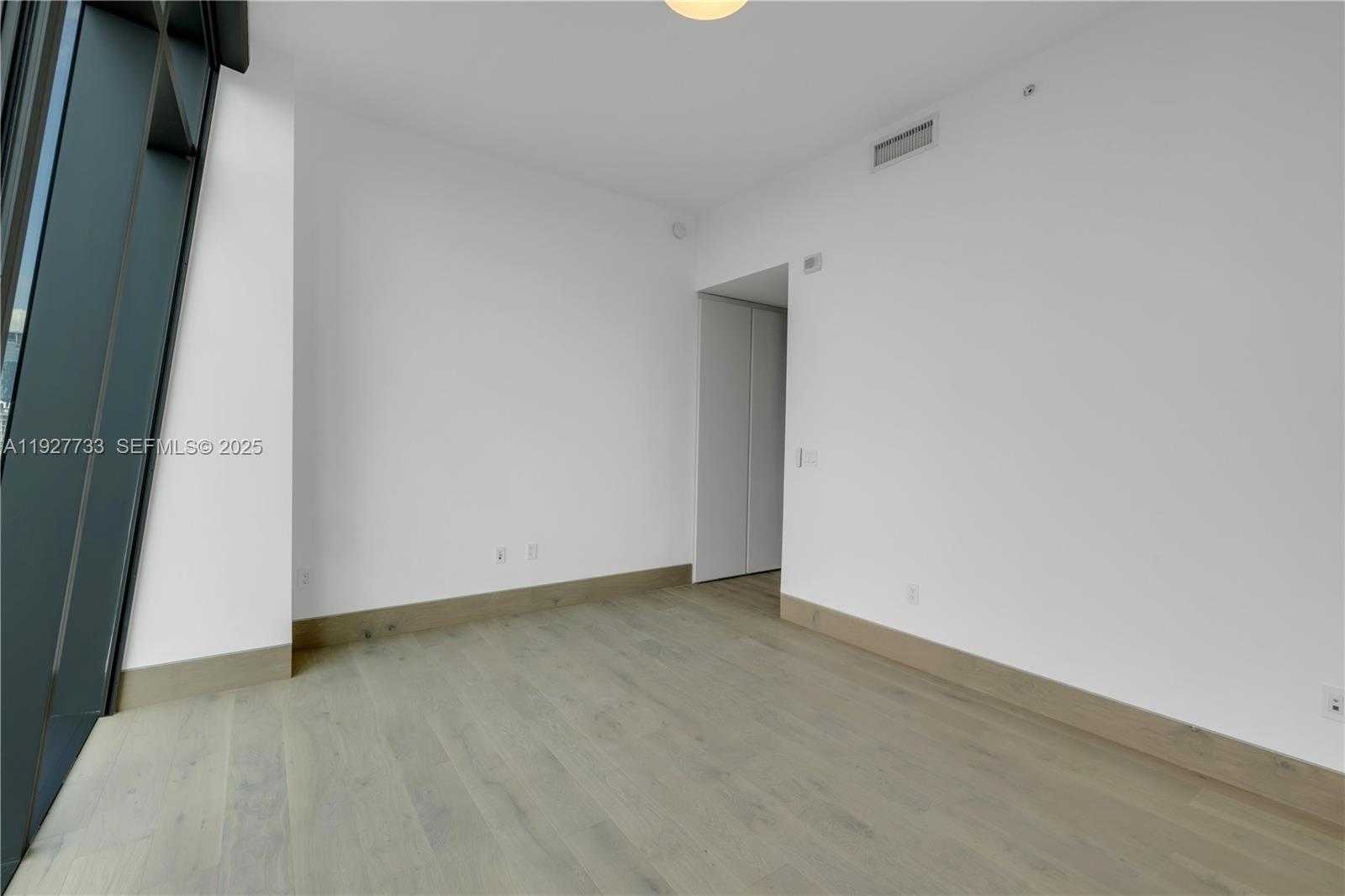Small Image of 1451 BRICKELL AVE #4403, Miami Number 24