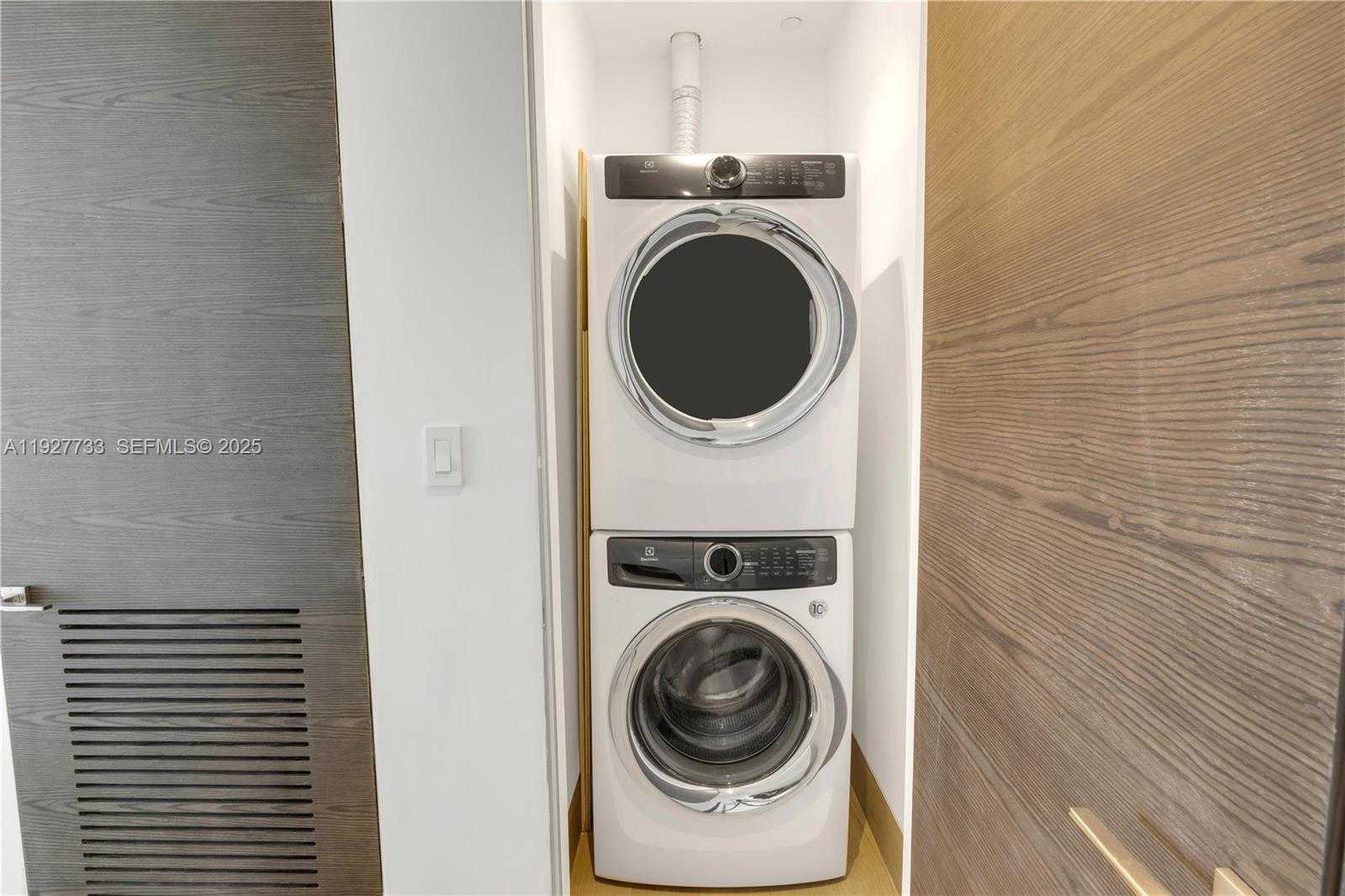 Small Image of 1451 BRICKELL AVE #4403, Miami Number 26