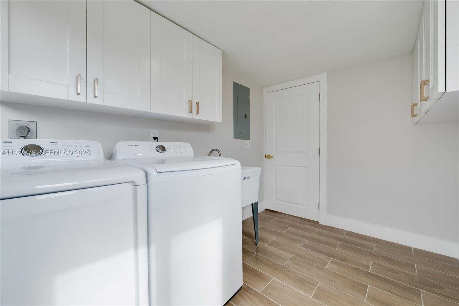 Small Image of 8952 SOUTH WEST 10TH TER, Miami Number 12