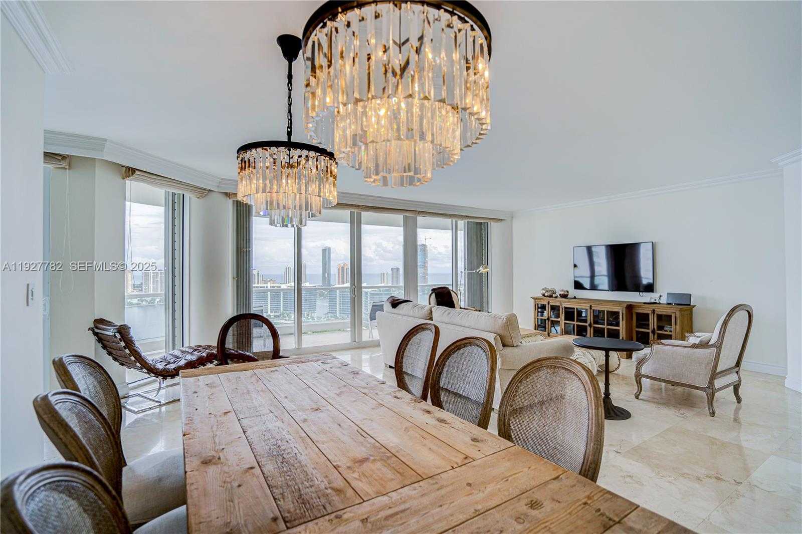 Small Image of 7000 ISLAND BL #2806, Aventura Number 12