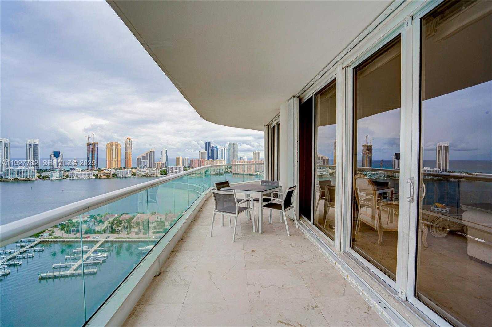 Small Image of 7000 ISLAND BL #2806, Aventura Number 2