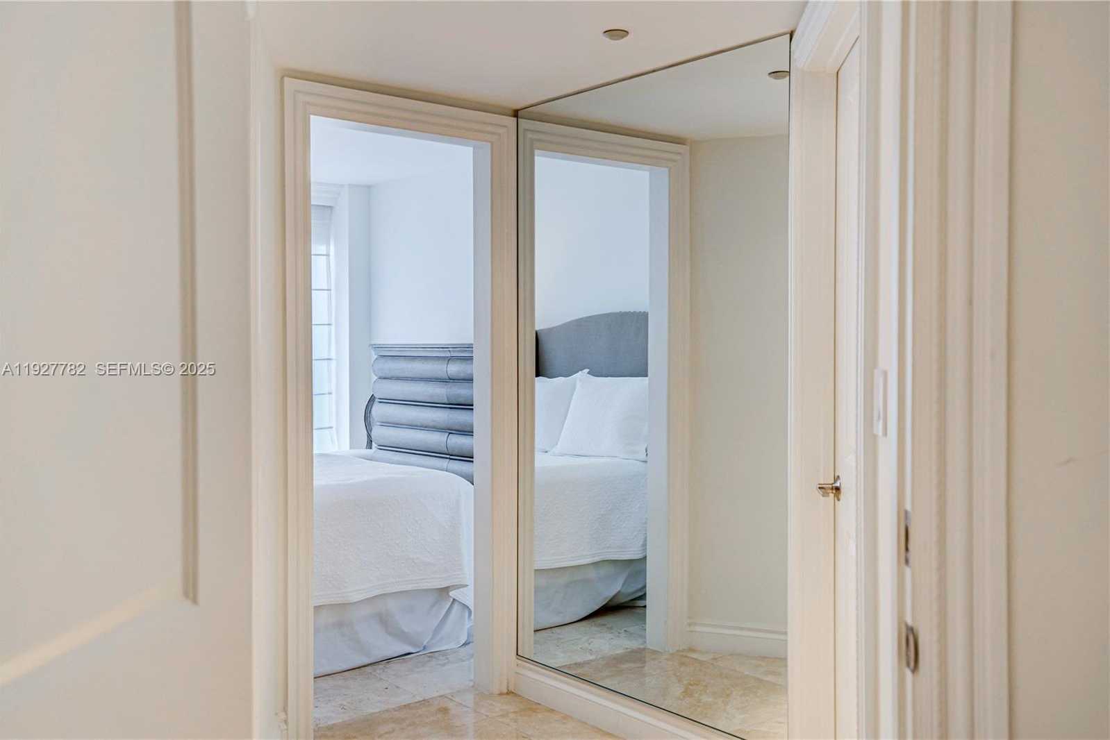 Small Image of 7000 ISLAND BL #2806, Aventura Number 26