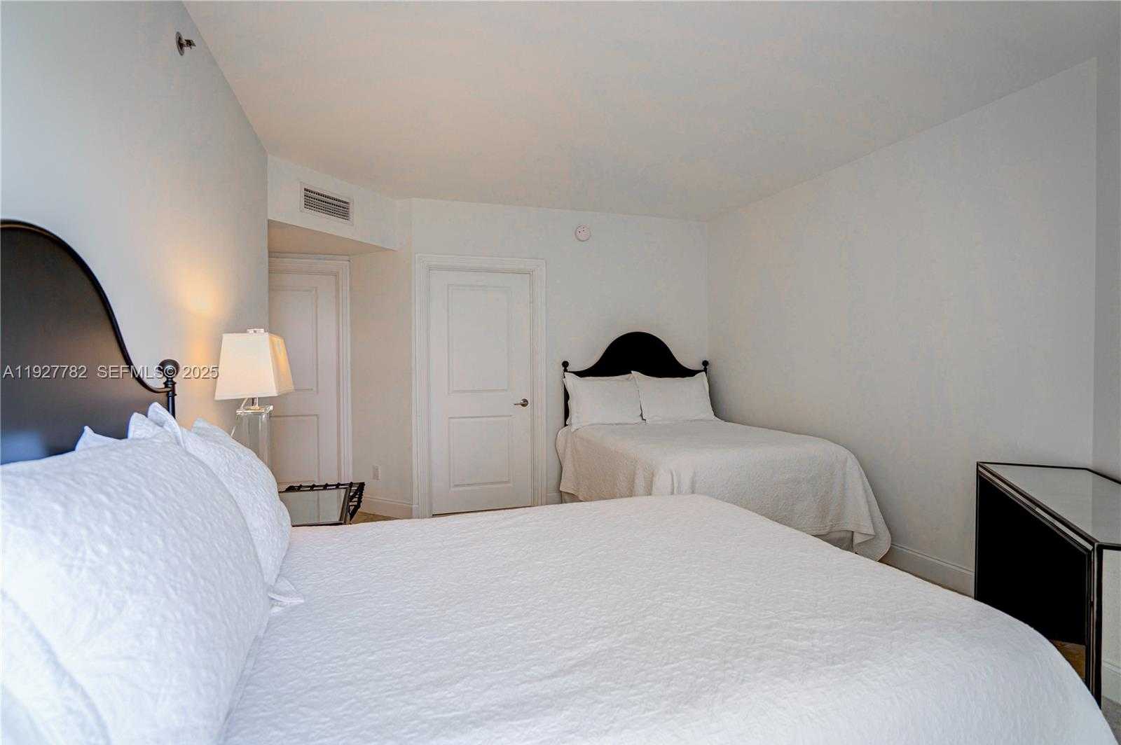 Small Image of 7000 ISLAND BL #2806, Aventura Number 27