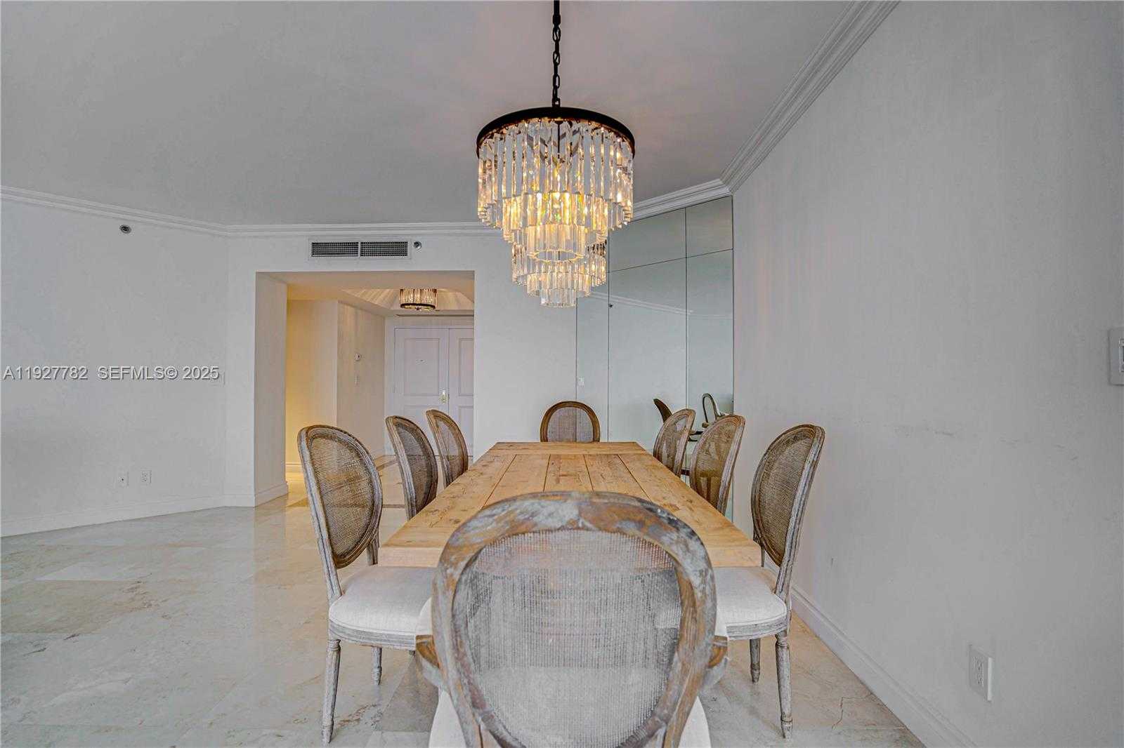 Small Image of 7000 ISLAND BL #2806, Aventura Number 28