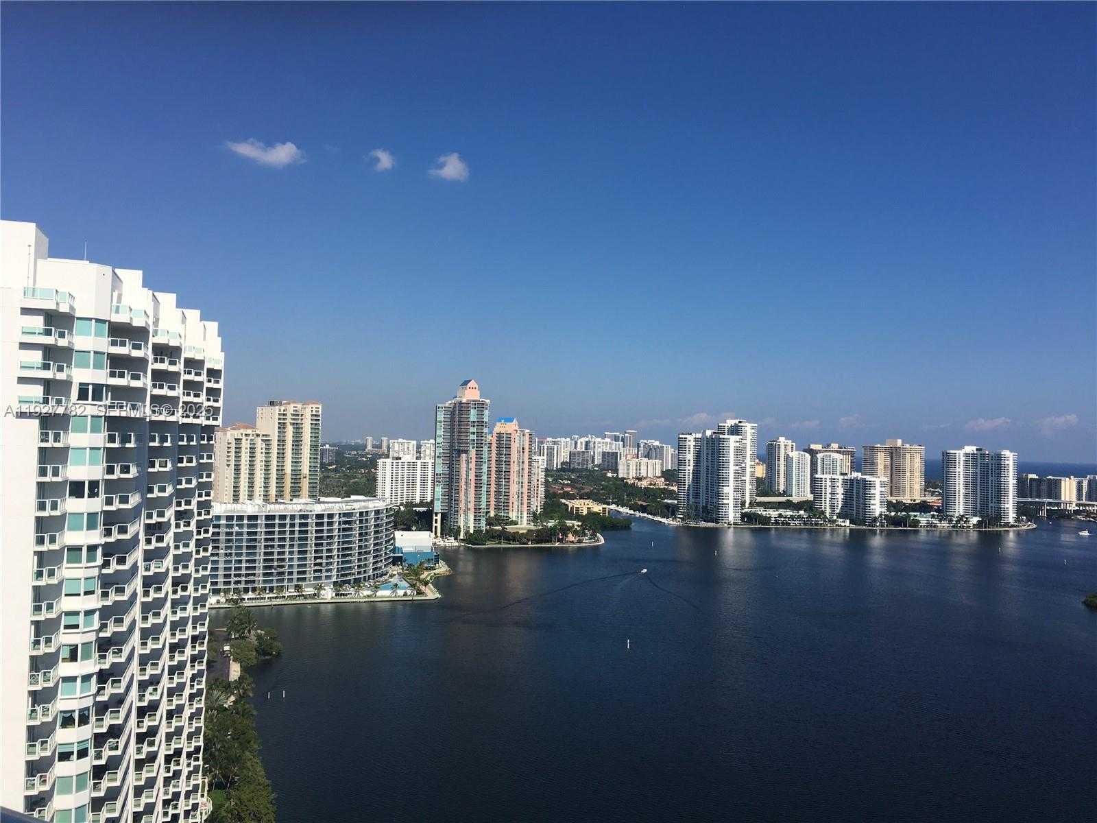 Small Image of 7000 ISLAND BL #2806, Aventura Number 3
