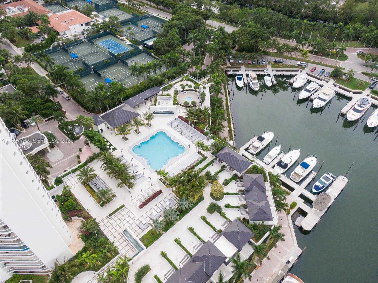 Small Image of 7000 ISLAND BL #2806, Aventura Number 30